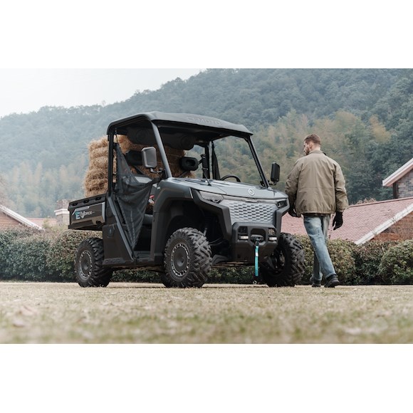 CF MOTO CF UFORCE 600 EV SEMI CABIN